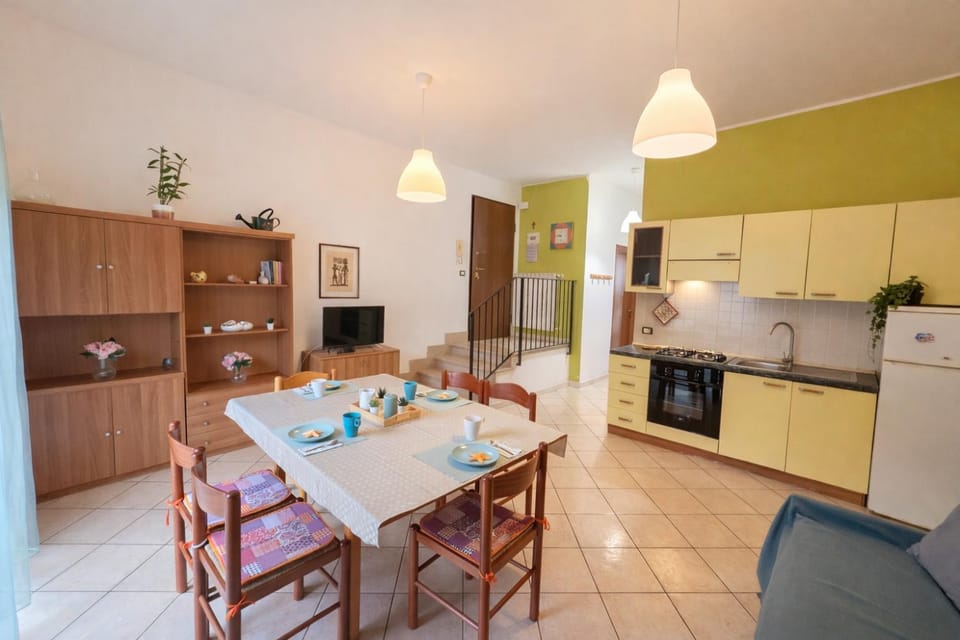 Kitchen or kitchenette, Living room, Dining area