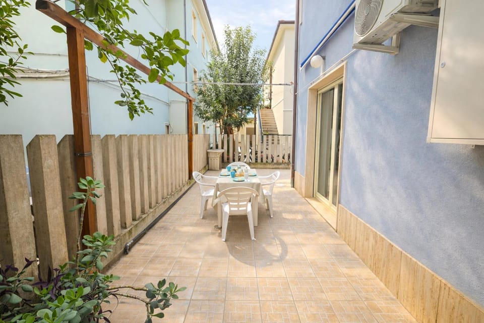 Patio, Dining area