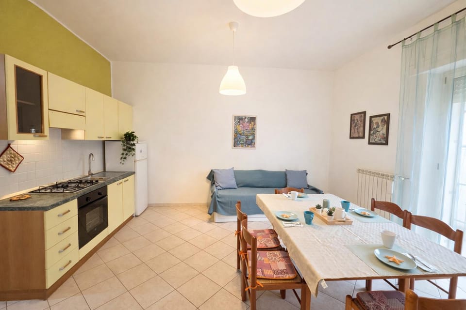 Kitchen or kitchenette, Living room, Dining area