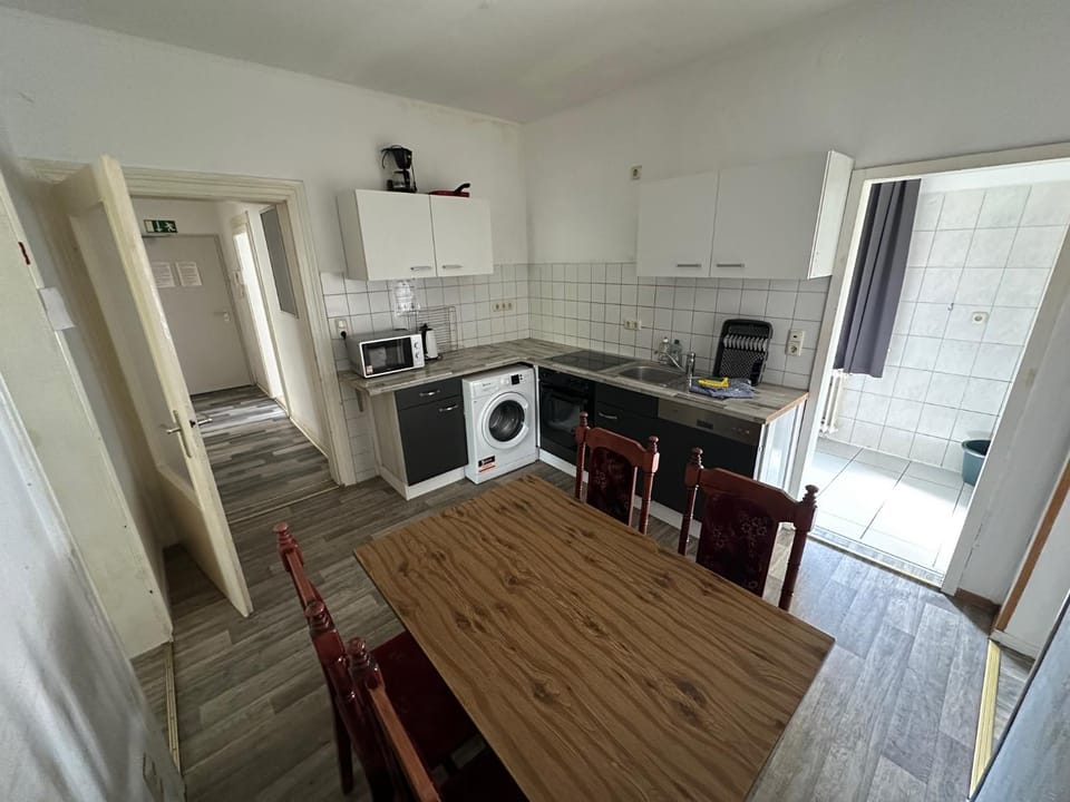 Kitchen or kitchenette, Dining area, stove, washing machine