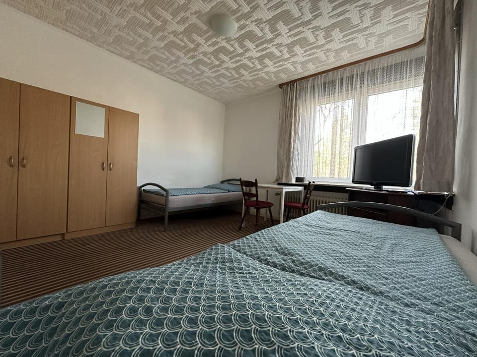 Bed, TV and multimedia, Photo of the whole room, Bedroom, wardrobe