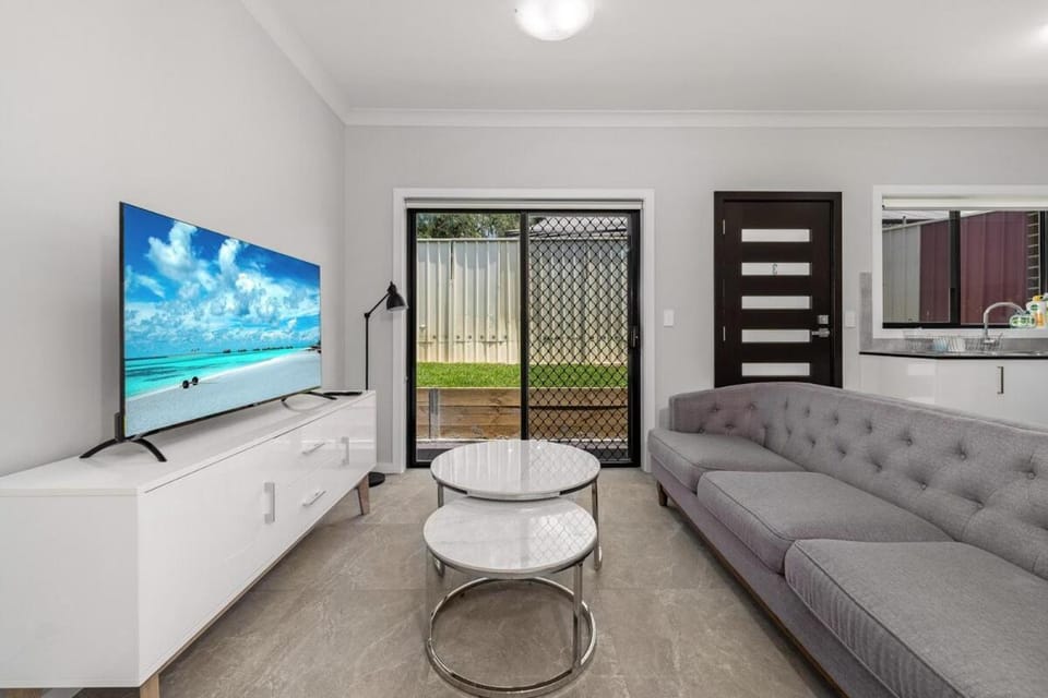 Cosy & Modern 2BDR Granny Flat Apartment in Wollongong