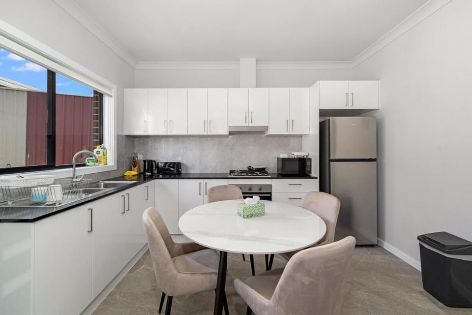 Cosy & Modern 2BDR Granny Flat Apartment in Wollongong
