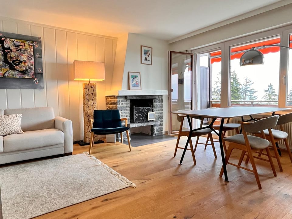 Game Room, Seating area, Lunch, Dinner, children, Family