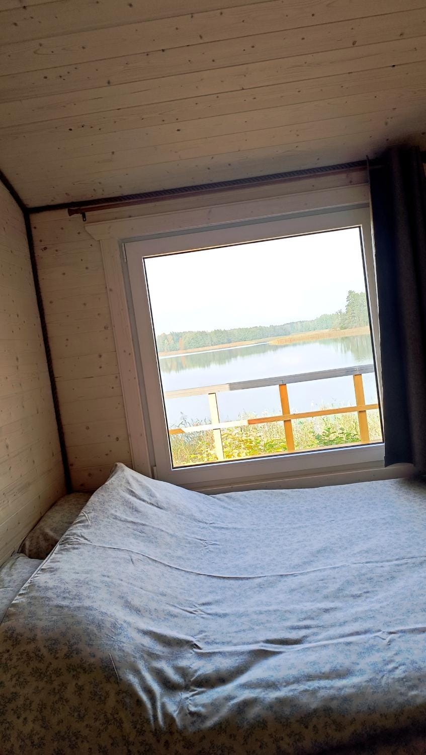 Bedroom, Lake view