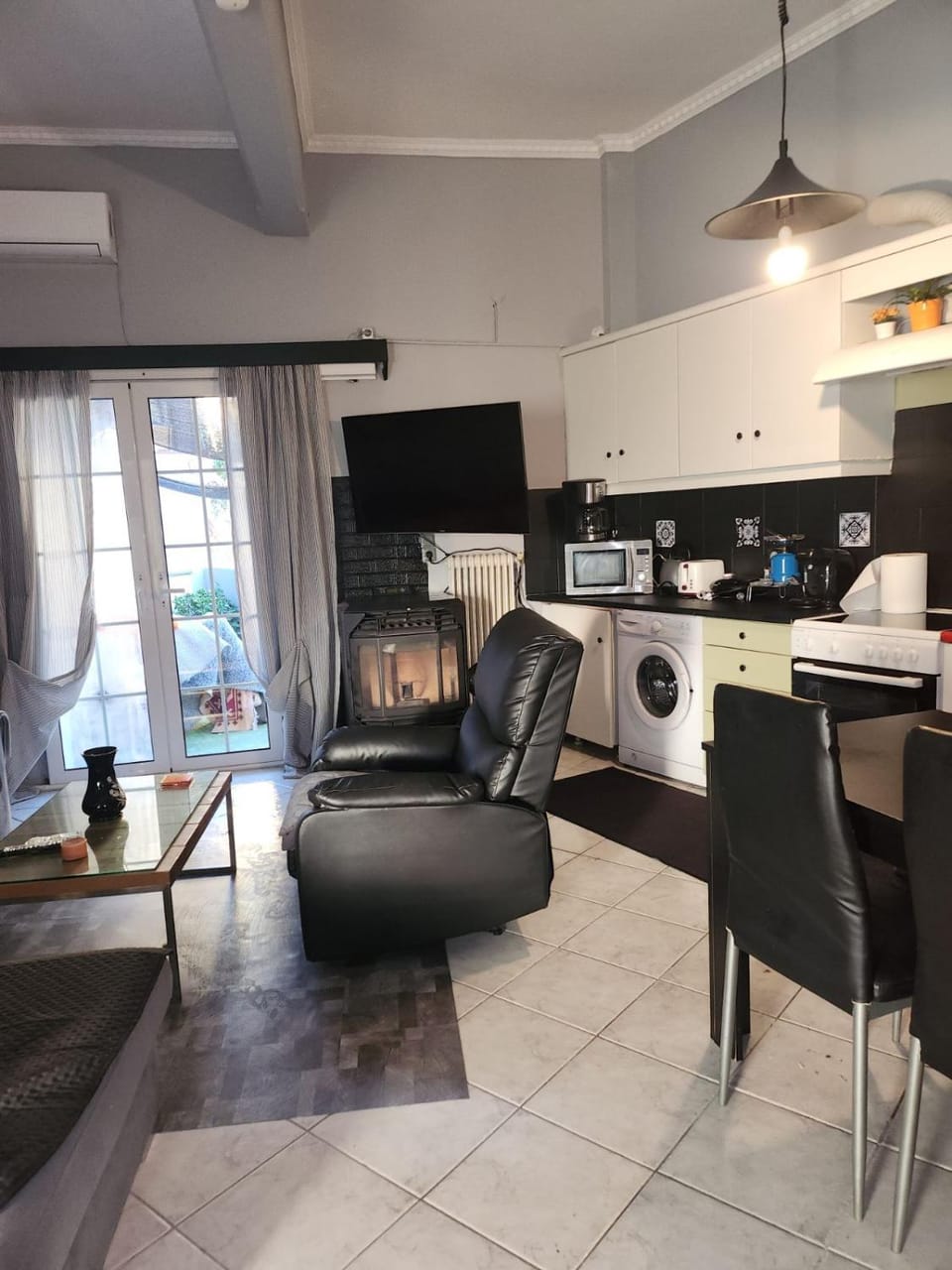 Living room, pet friendly