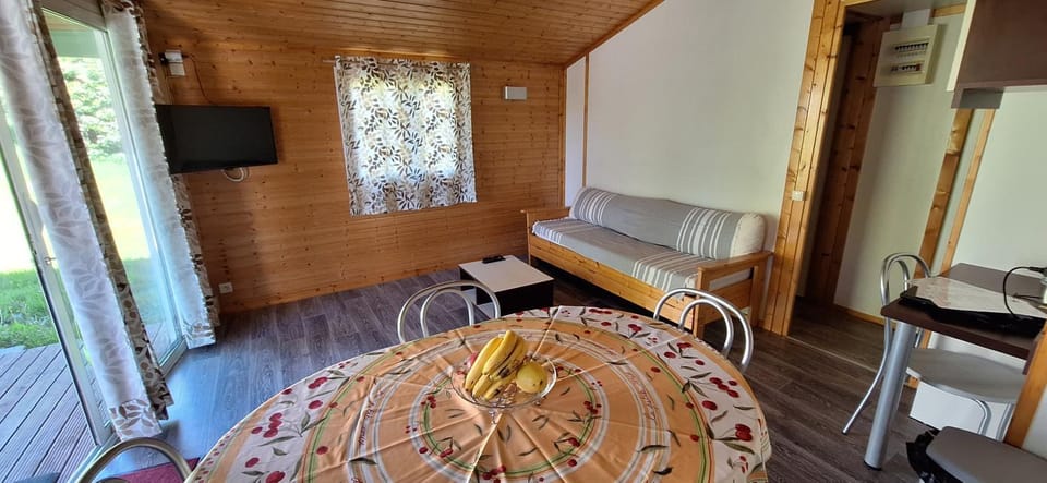 Chalet grand confort Chez Nadine et Alain aux Hameaux de Miel Chalet in Nouvelle-Aquitaine