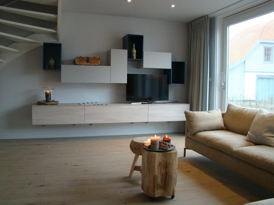 TV and multimedia, Seating area