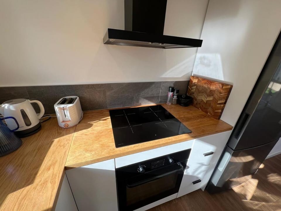 Deluxe 2 Bedroom Retreat with Spa House in Melbourne