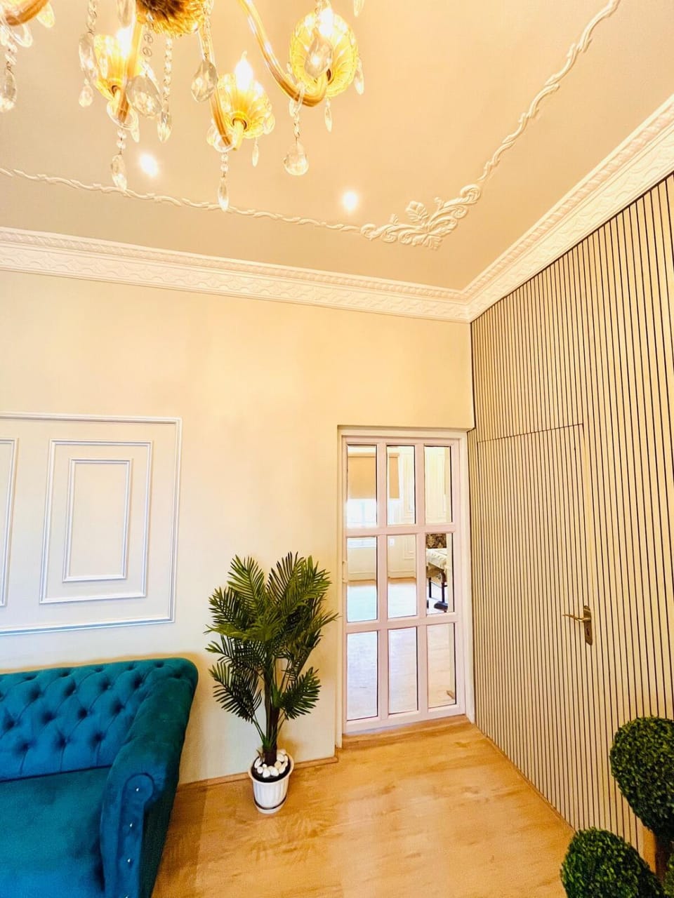Ballygunge 2BHK 2000sqft flat main road Apartment in Kolkata