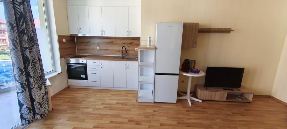 Kitchen or kitchenette, oven, stove