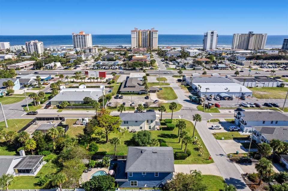 Private Pool Home-walk to bch & vacay like a local Country House in Jacksonville Beach