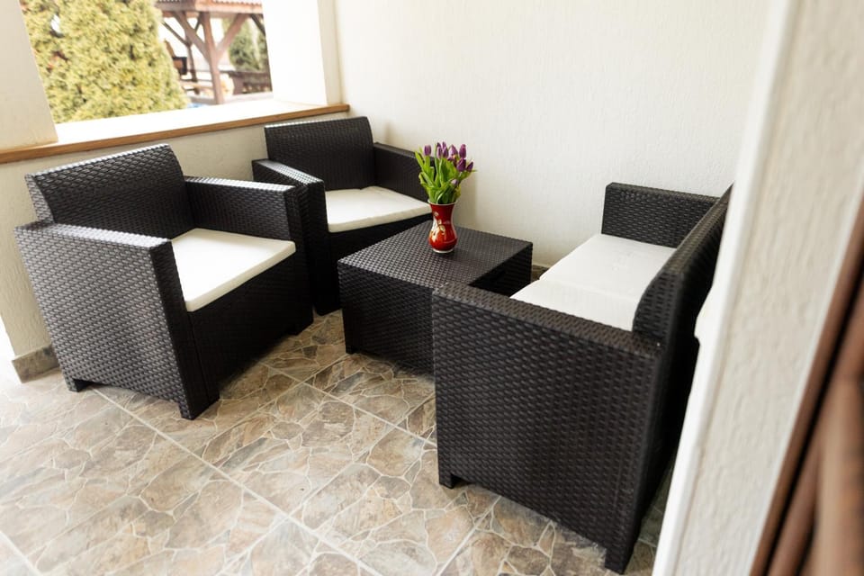 Balcony/Terrace, Seating area, Internal: Not applicable to any particular room