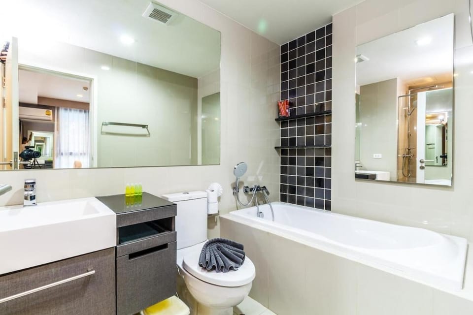Toilet, Bathroom, Bath, towels