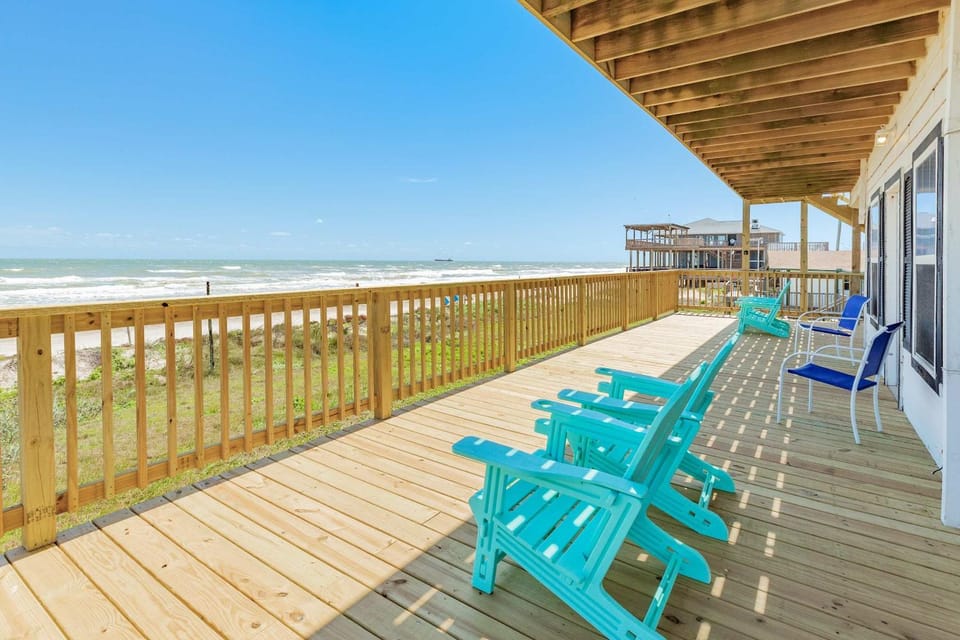 The Shoreline Social - Front Row Beach Home Cheers House in Surfside Beach