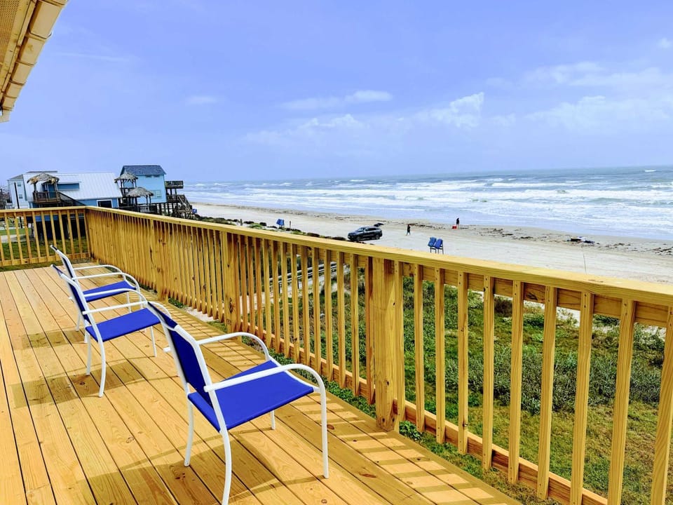 The Shoreline Social - Front Row Beach Home Cheers House in Surfside Beach