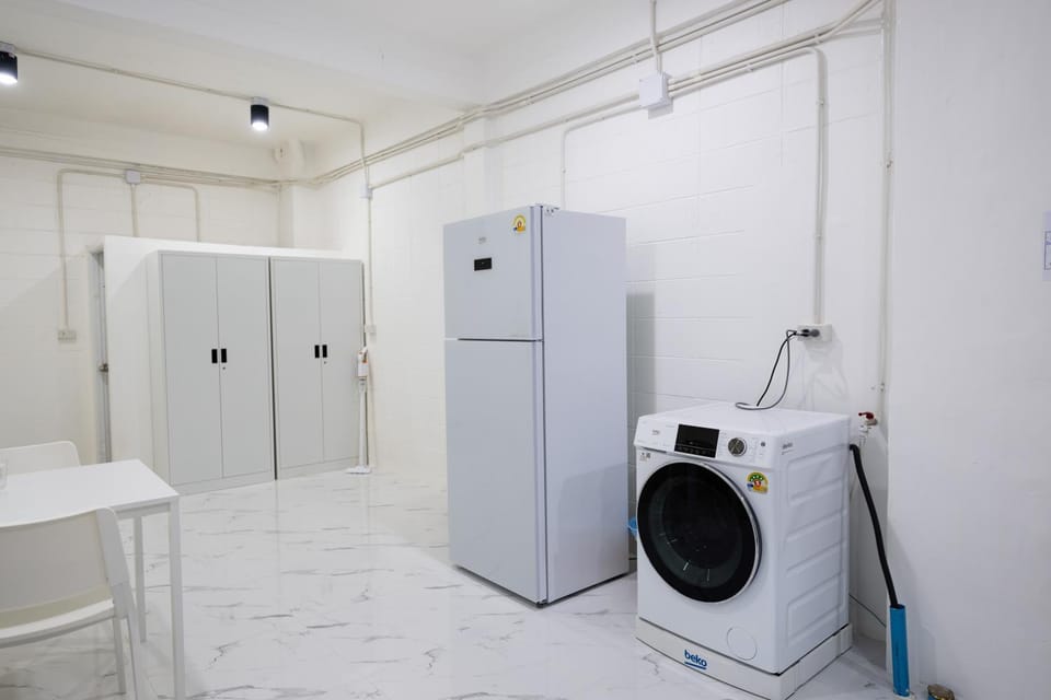 Kitchen or kitchenette, washing machine, dryer