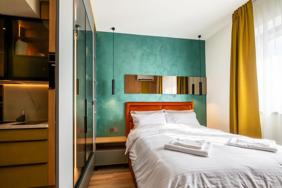 Day, Bedroom