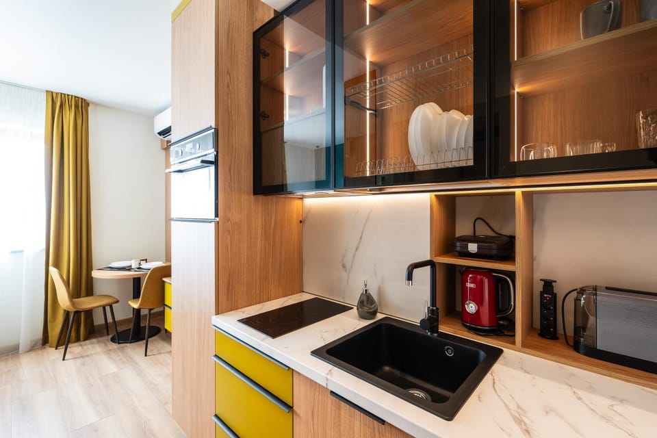 Coffee/tea facilities, Kitchen or kitchenette, Dining area, toaster