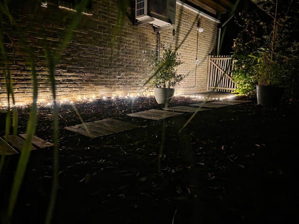 Facade/entrance, Night