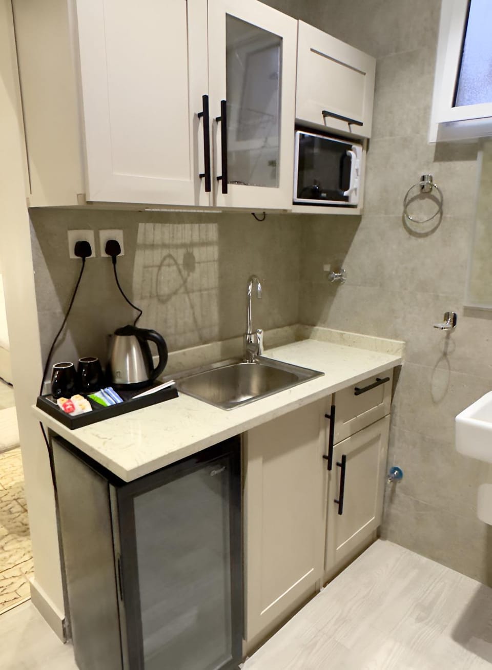 minibar, kitchen