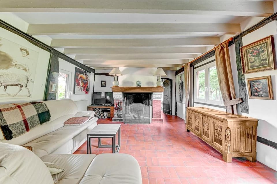 Living room, fireplace