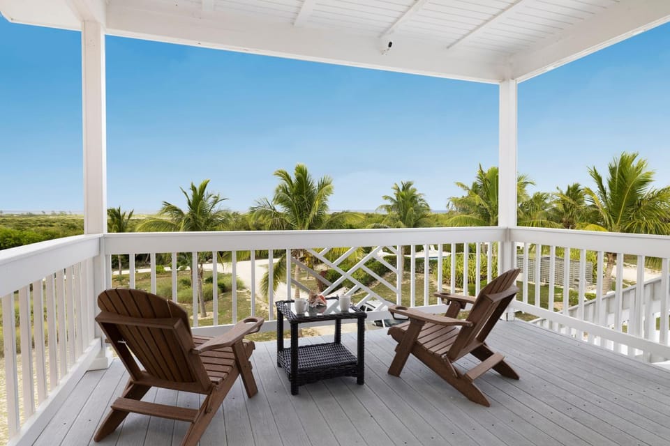 Condo w/Views, Beach, Htd Pool, Golf Cart, Kayaks, Gym, Pickleball Court! House in North Eleuthera