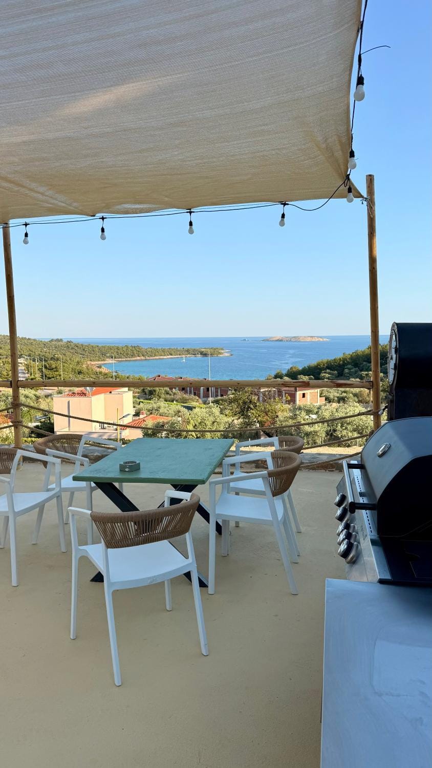 Dining area, Communal kitchen, Sea view