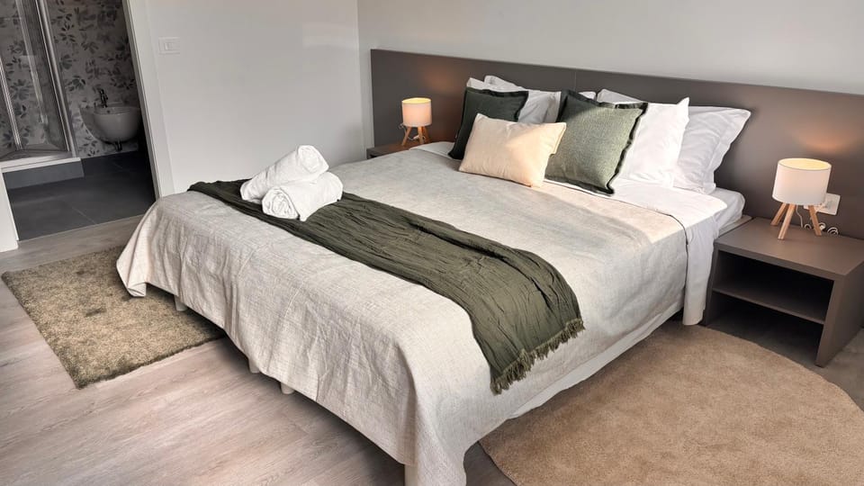 威尼斯Mestre市中心新装修独立卫浴阳台双人房 Vacation rental in Venice