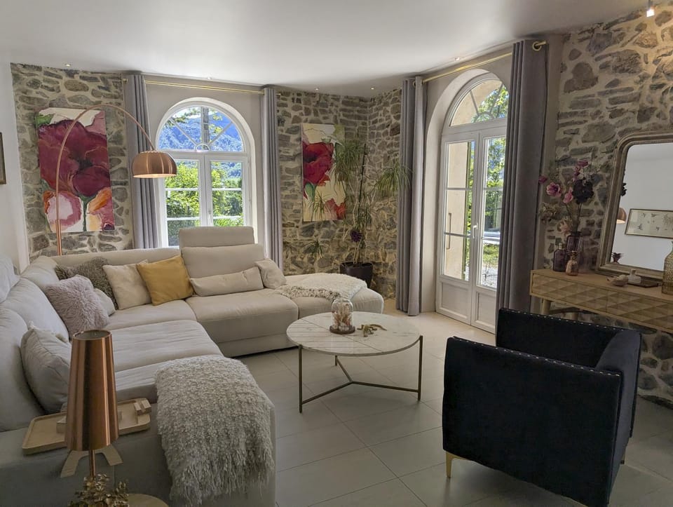 Living room, Seating area