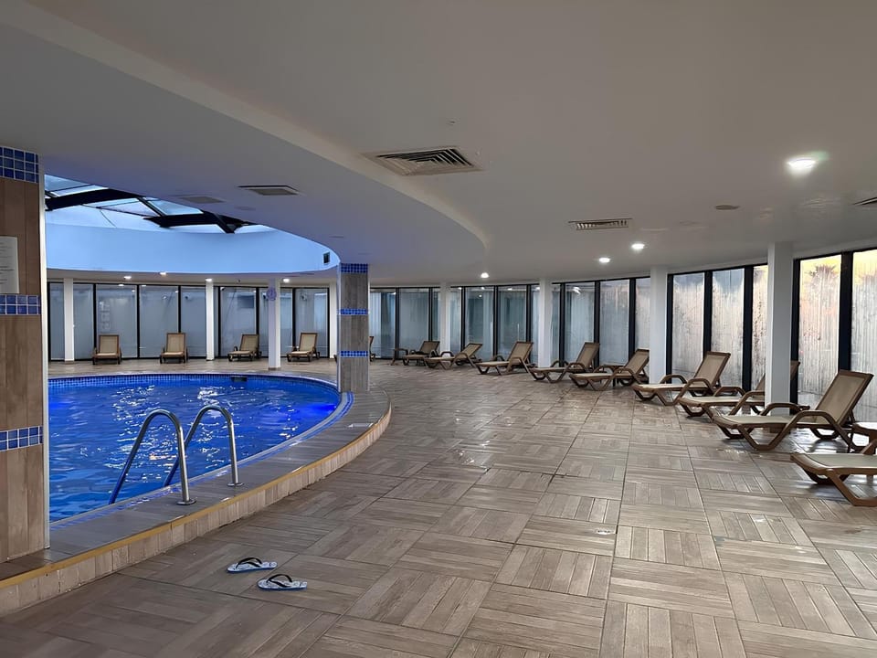 Pool view, Swimming pool, sunbed
