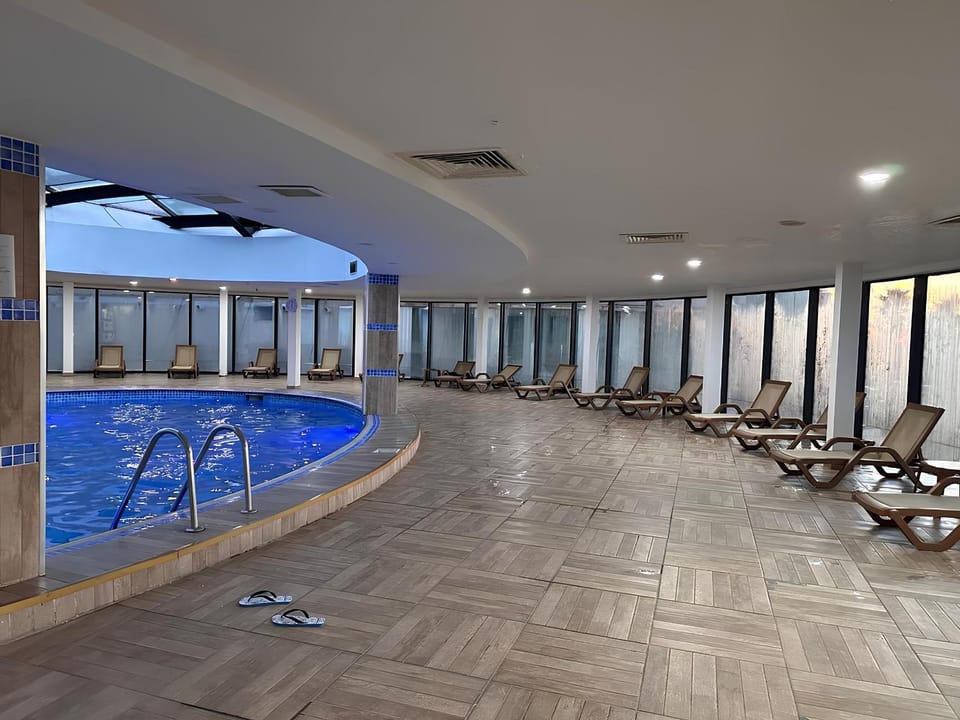 Pool view, Swimming pool, sunbed