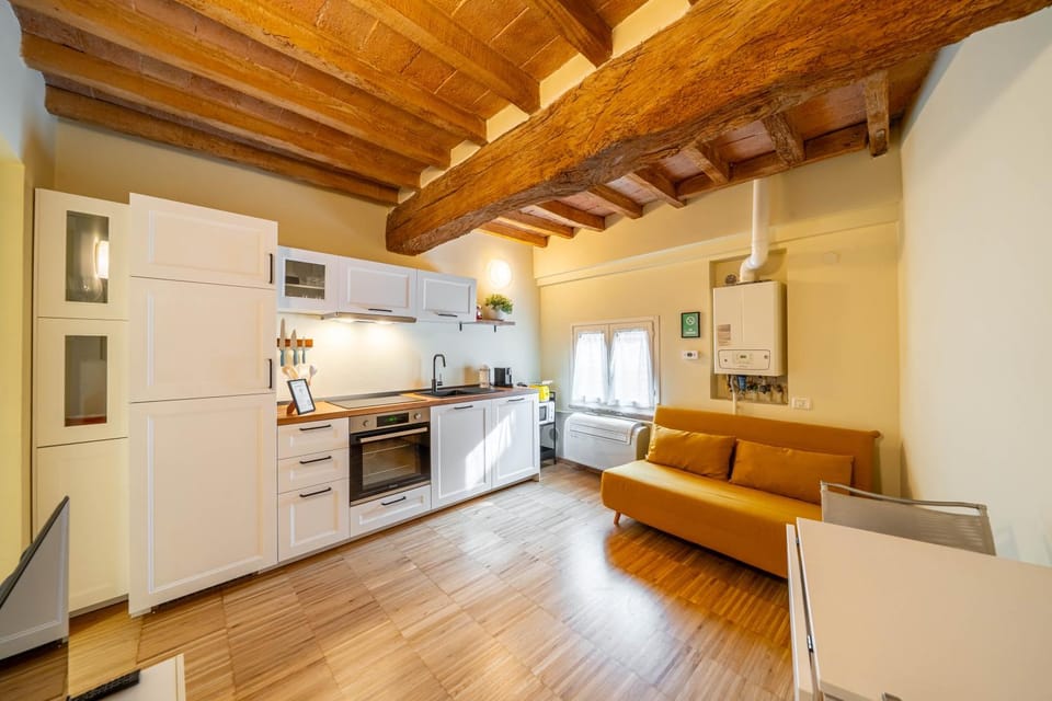 Kitchen or kitchenette, Living room, Seating area, Dining area, oven, stove