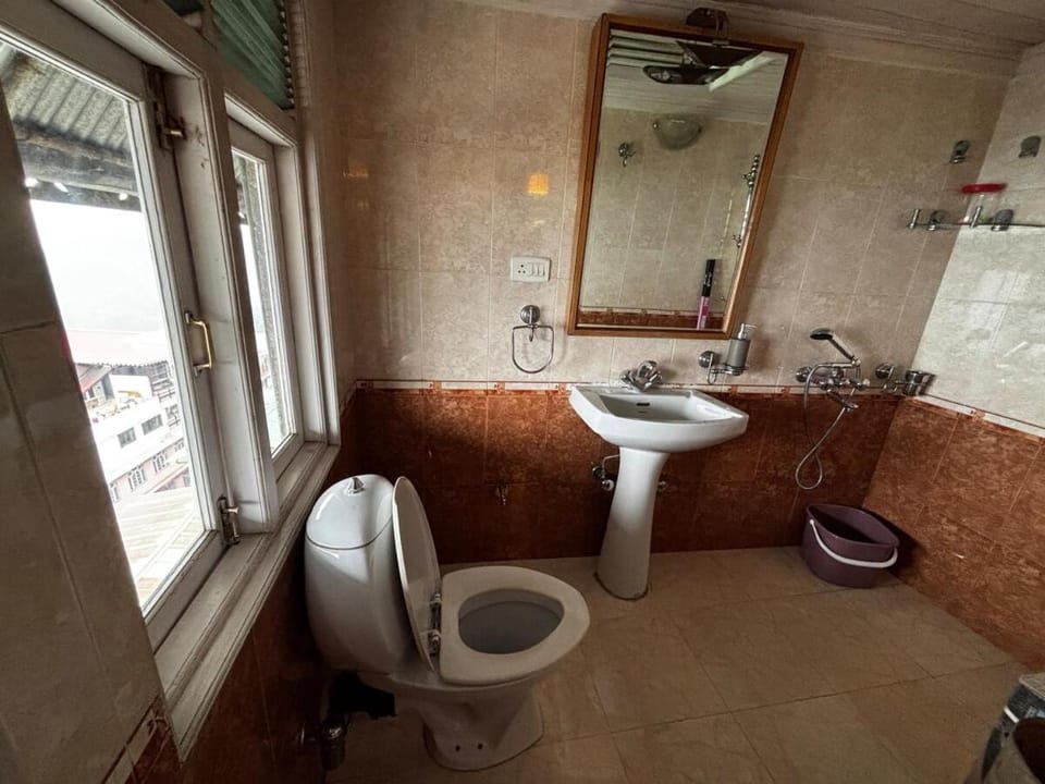 Toilet, Bathroom, towels