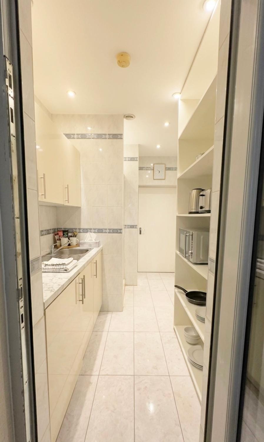 Property building, Kitchen or kitchenette, microwave, kitchen