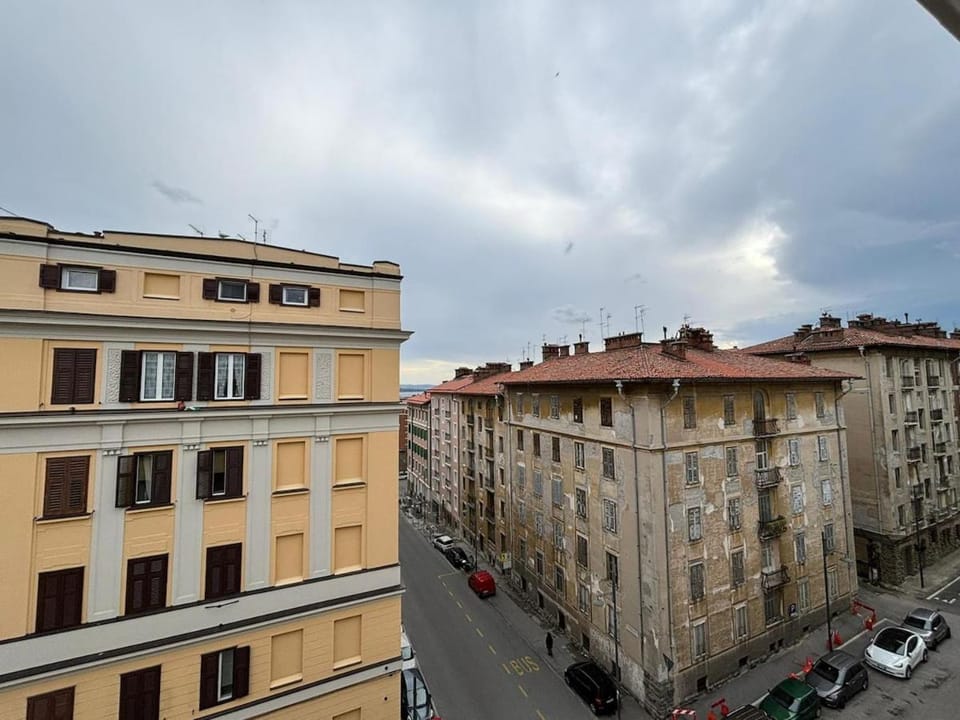 Day, Neighbourhood, City view, Street view, Location, Parking