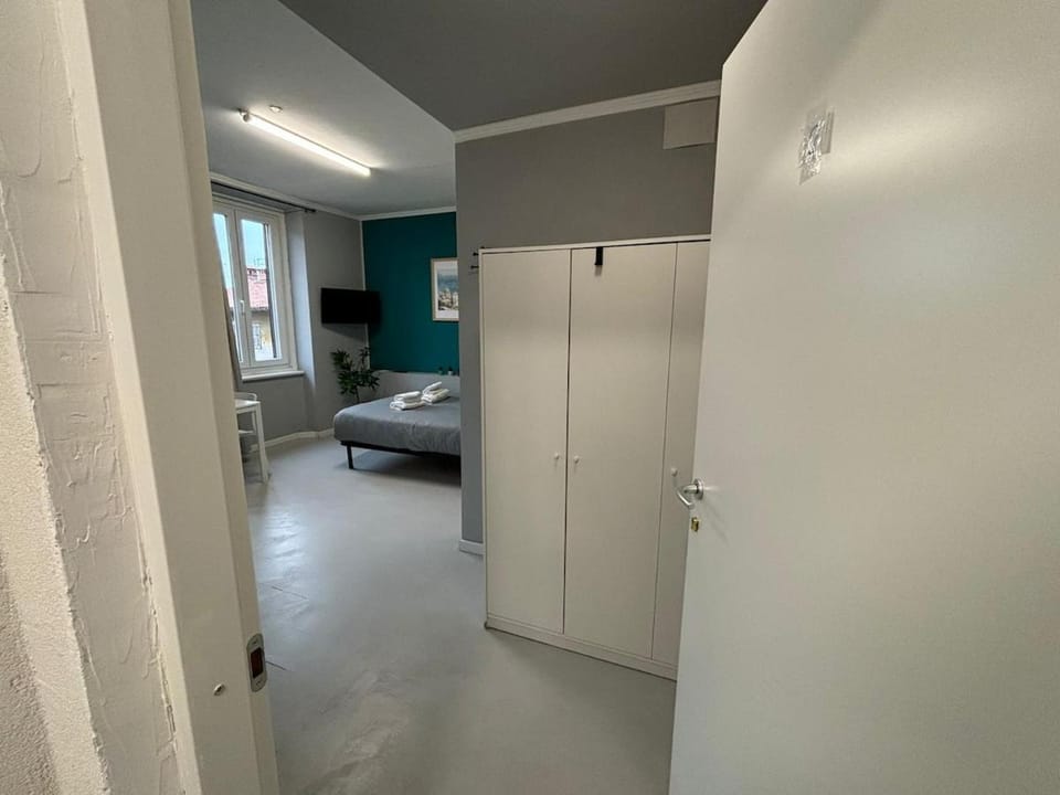 Photo of the whole room, wardrobe
