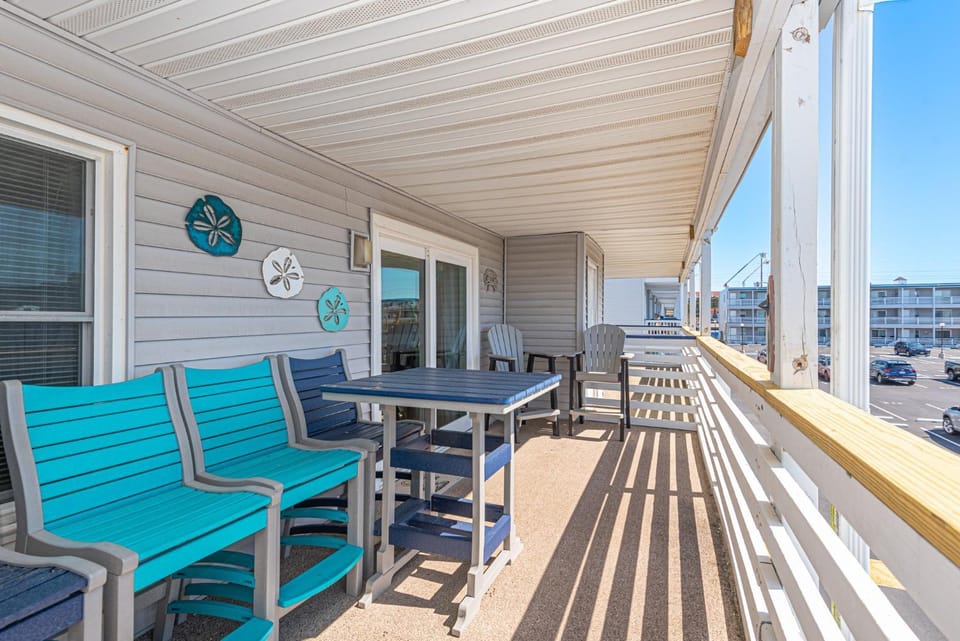 Poolside Bayfront Condo Sunset Views 2 Parking Spots Midtown OC House in Ocean City