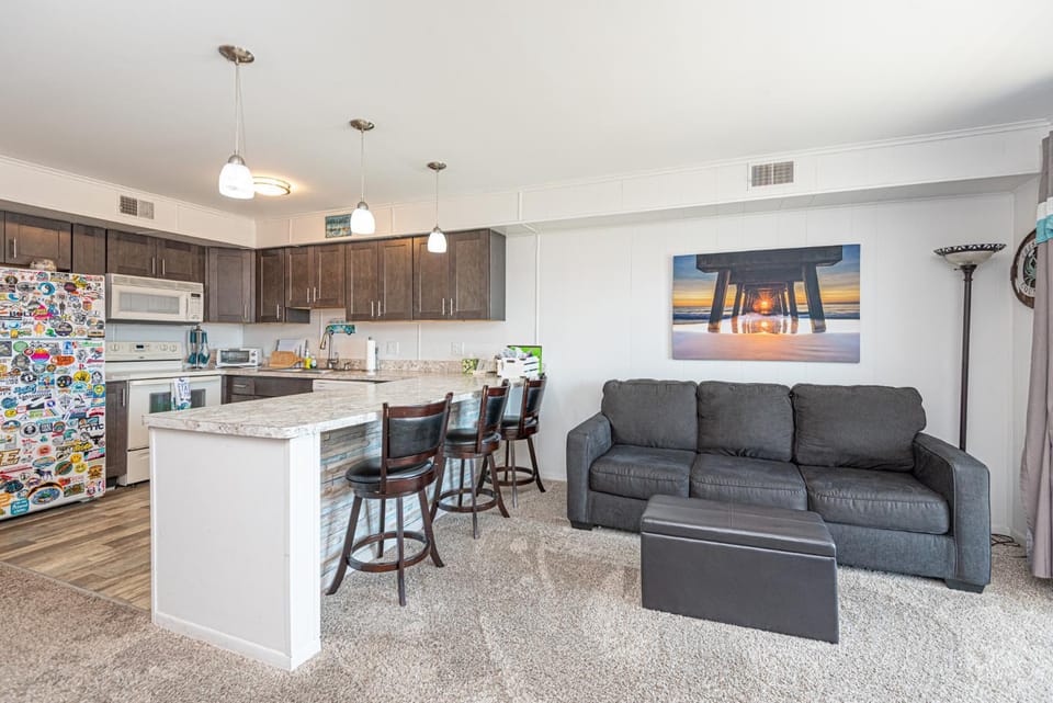 Poolside Bayfront Condo Sunset Views 2 Parking Spots Midtown OC House in Ocean City