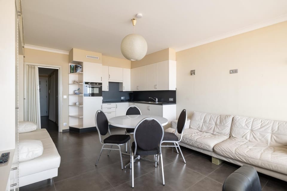 Kitchen or kitchenette, Seating area, pet friendly, stove
