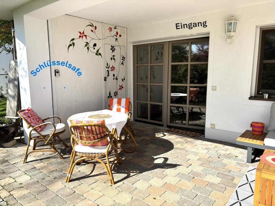 Property building, Facade/entrance, Balcony/Terrace, Other, Dining area
