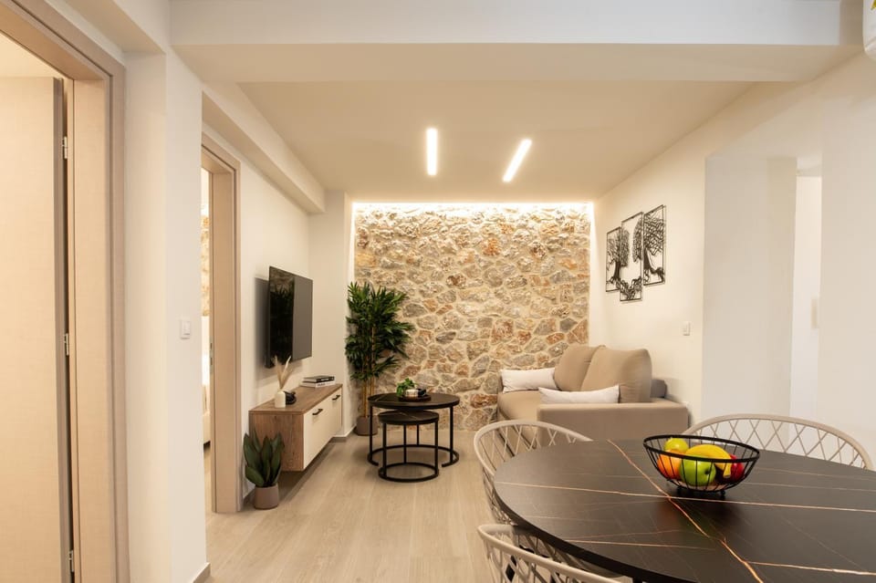 TV and multimedia, Seating area, Dining area