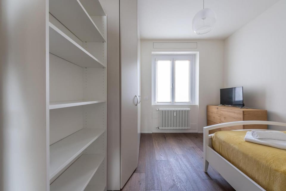 Bed, Day, Night, TV and multimedia, Photo of the whole room, Bedroom, Time of day, Inner courtyard view, heating, internet, locker, wardrobe, air conditioner