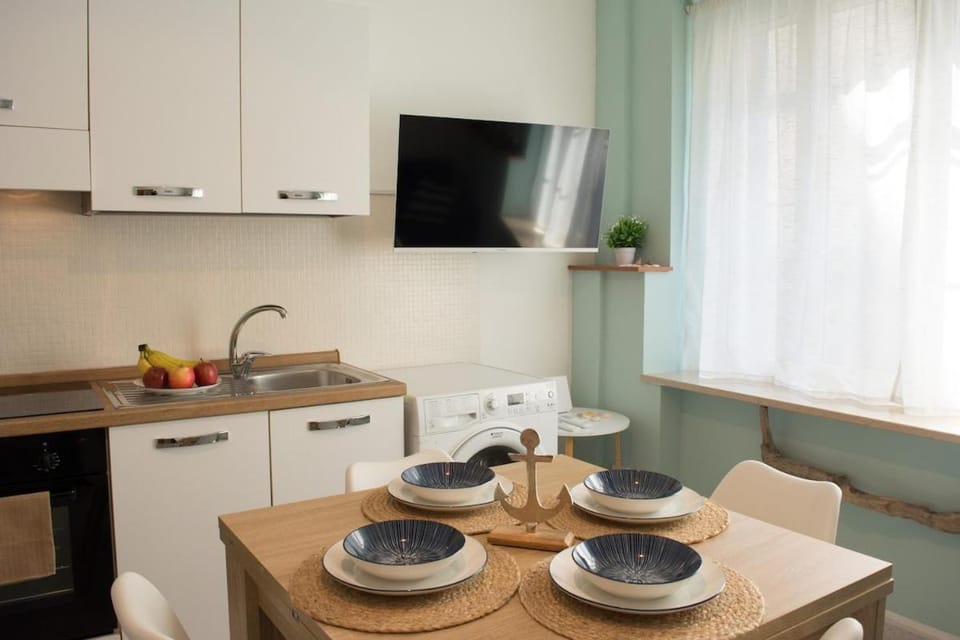 TV and multimedia, Kitchen or kitchenette, Dining area, washing machine