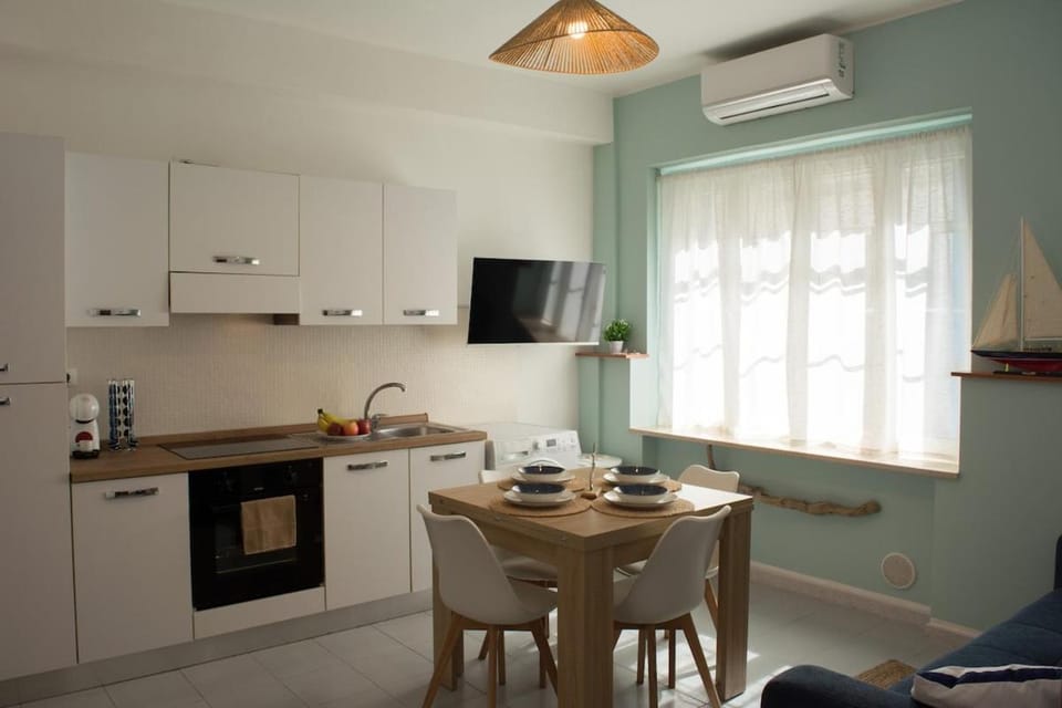 TV and multimedia, Living room, Dining area, air conditioner