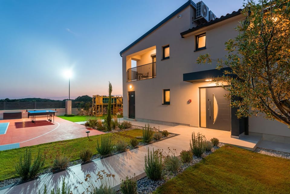 Property building, Garden