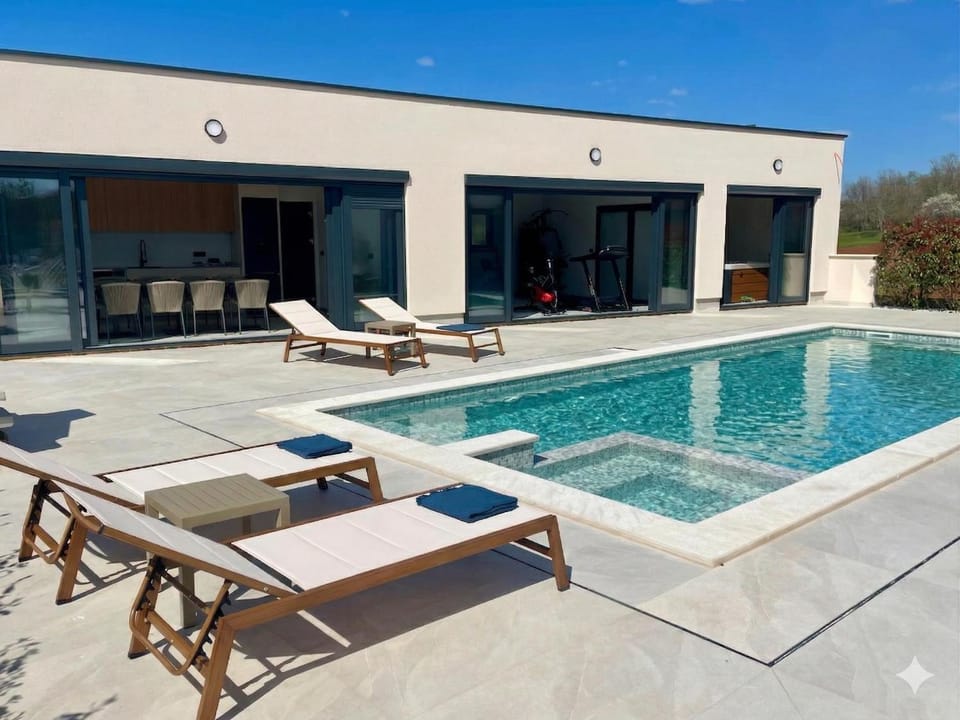 Pool view, Swimming pool, sunbed