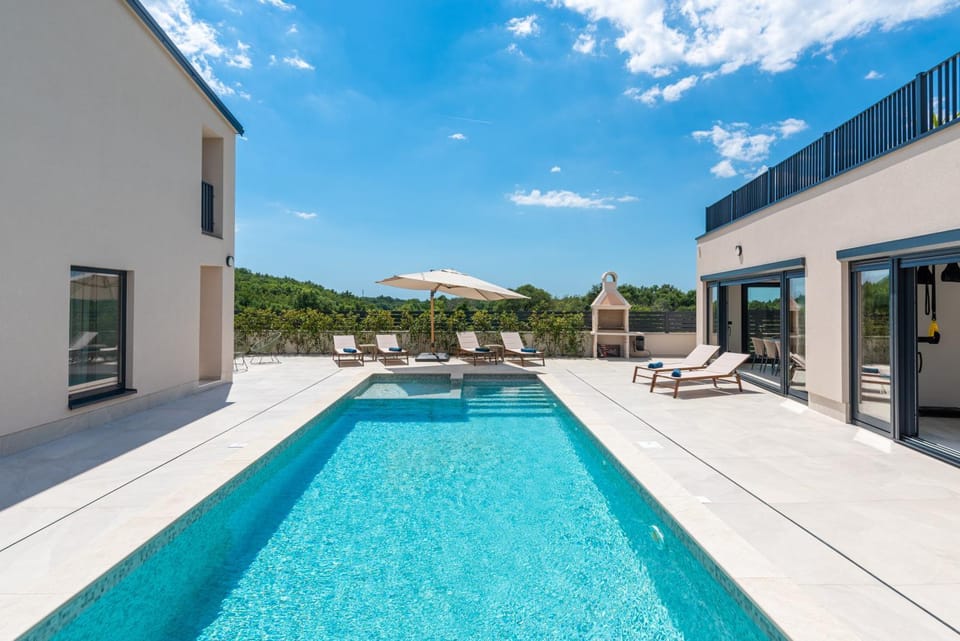 Pool view, Swimming pool, sunbed
