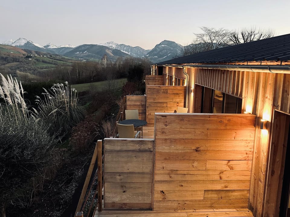 Property building, Balcony/Terrace, Mountain view