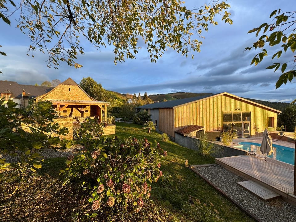Property building, Swimming pool